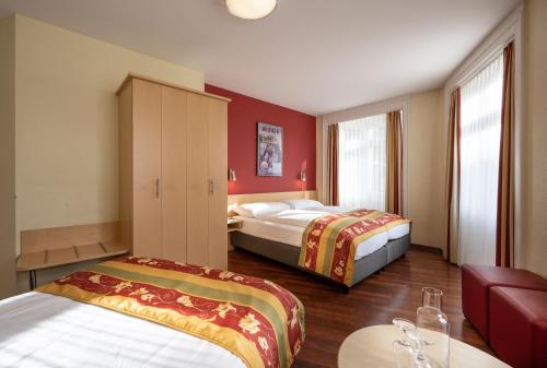 Triple Room image 4