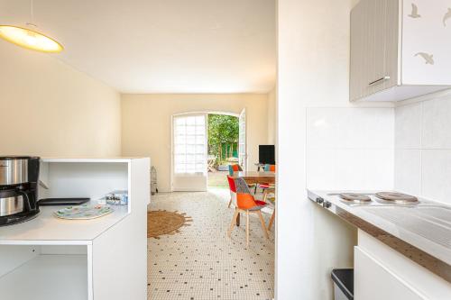 ห้องครัว, Longère proche plage et forêt (Longere proche plage et foret) in แซงต์ โทรจัน เลส แบงส์