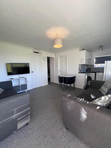 Chalet 149 Florida Holiday Park Hemsby - Tap to explore photos