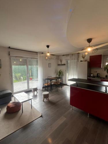 Kitchen, T3 Lumineux et convivial, Parking Prive near Parking service