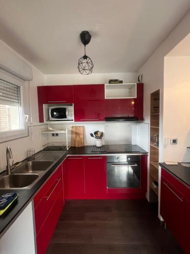 Kitchen, T3 Lumineux et convivial, Parking Prive near Parking service
