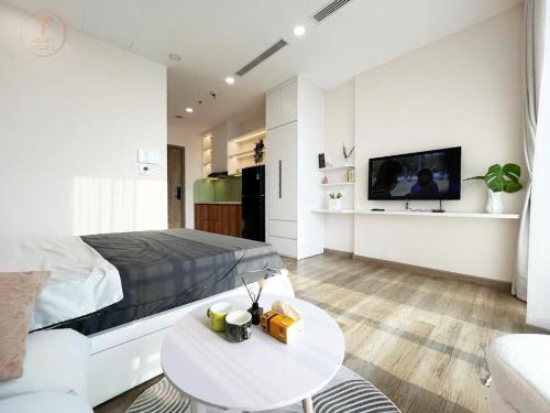 Studio with Balcony image 4