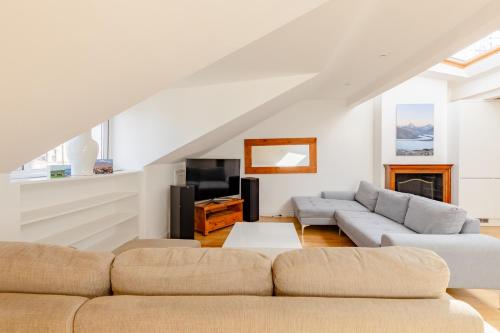 Contemporary Chic 3BD Home Near Little Venice - image 8