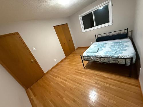Smart Budget Friendly Room-Near Airport, Groceries,College in คิทเช่นเนอร์ (ON)