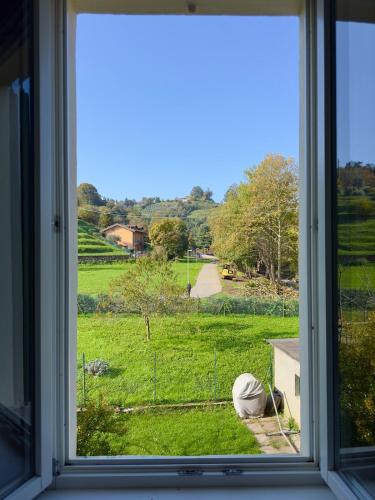 منظر, Vista sui colli di Bergamo ai piedi di Città Alta (Vista sui colli di Bergamo ai piedi di Citta Alta) in Bergamo Suburbs