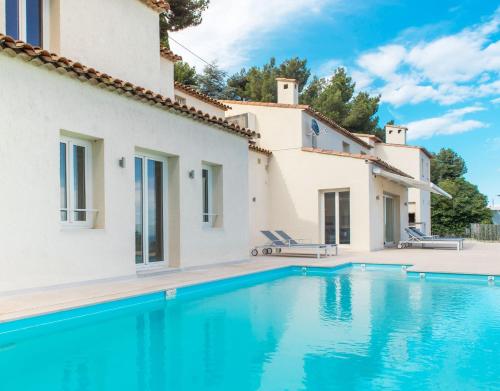 L Oasis Moderne piscine vue mer