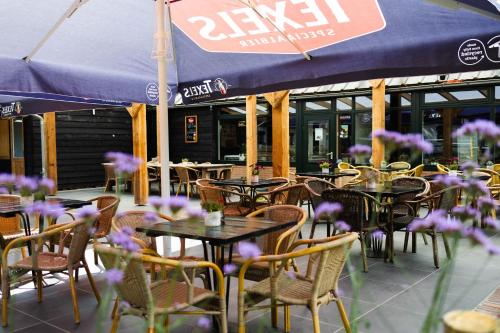 Modern ingericht chalet op groen park op de Veluwe Modern ingericht chalet op groen park op de Veluwe