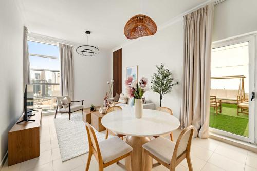 Silkhaus Vacation Homes Homey 2BR at Mayfair Tower in Business Bay, Дубай