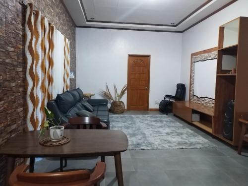 R & J Homestay in Naga Cebu in Minglanilla