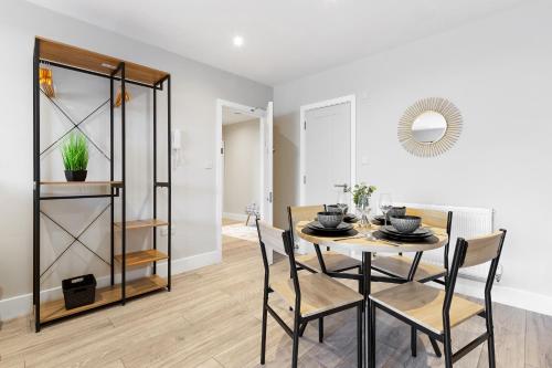 Modern Studio Arnos Grove 3 Beds | Tube | Parking - image 11