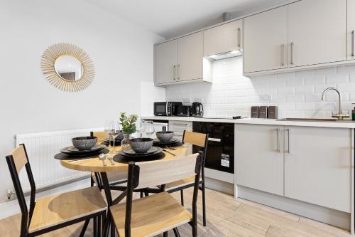 Modern Studio Arnos Grove 3 Beds | Tube | Parking - image 9