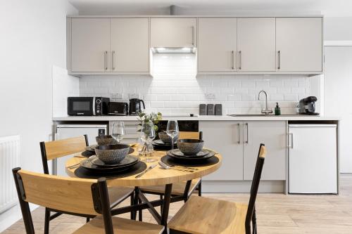 Modern Studio Arnos Grove 3 Beds | Tube | Parking - image 12