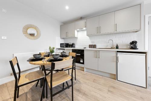 Modern Studio Arnos Grove 3 Beds | Tube | Parking - image 7
