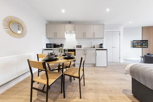 Modern Studio Arnos Grove 3 Beds | Tube | Parking - image 8