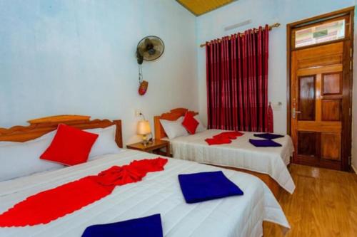 2 queen beds