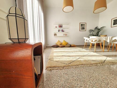 The 31 Grand Théâtre by IB Signature - Boho Chic 1BR Apt - with Wifi - Self check-in - 24 x7 Security - City View with terrace - Walk to Cafes! City Centre, Tram, Casablanca (fotografie 3)