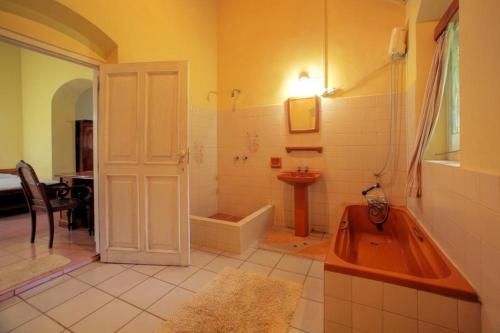 Panthiya Estate Bungalow in Matugama