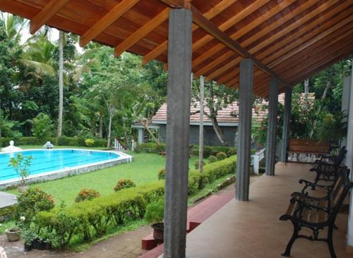 Panthiya Estate Bungalow in Matugama