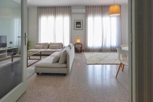 The 31 Grand Théâtre by IB Signature - Boho Chic 1BR Apt - with Wifi - Self check-in - 24 x7 Security - City View with terrace - Walk to Cafes! City Centre, Tram, Casablanca (fotografie 5)