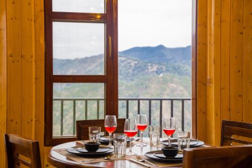 Alaya Stays Pine Shadow Fuchsia - Hillside Retreat with Restaurant in Shimla Rural