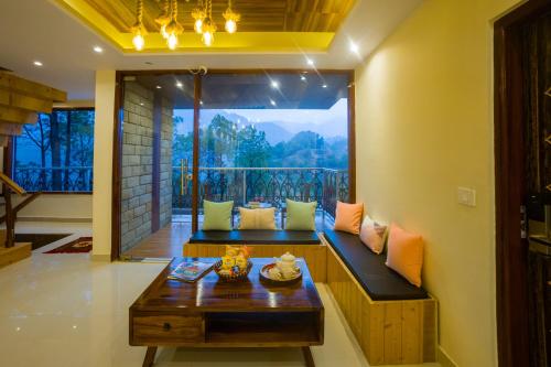Alaya Stays Pine Shadow Fuchsia - Hillside Retreat with Restaurant in Shimla Rural