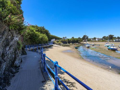 Glan Y Don Bach - main image