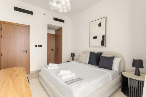 VayK - Luxury 2BR with Jacuzzi in JVC - image 4