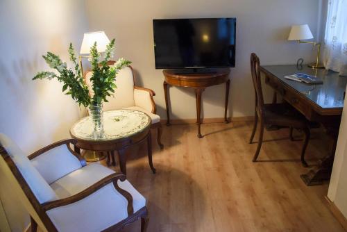 Double Room with View image 7