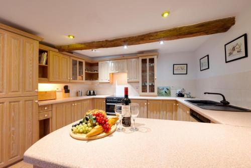 virtuve, Finest Retreats - Cherry at Buckland Court in Strete