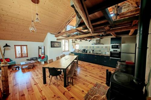 Maison de village de caractère, 10 pers gîte à louer La Colle Saint-Michel