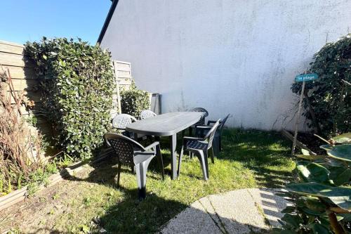 Lovely T2 - Terrasse & jardin - 50m des plages in กีบรง