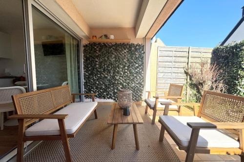 Lovely T2 - Terrasse & jardin - 50m des plages in กีบรง