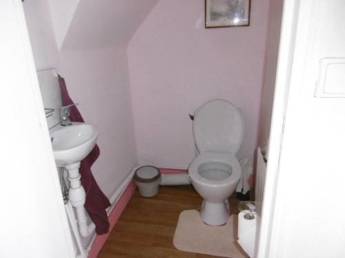 ห้องน้ำ, Sylvia's house - upstairs flat in ฌาร์นัก