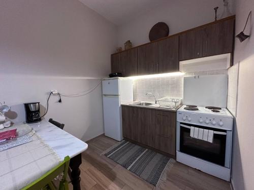 virtuve, Genari Beach Apartments- Sea View Apartment in Mpouka (Ilia)