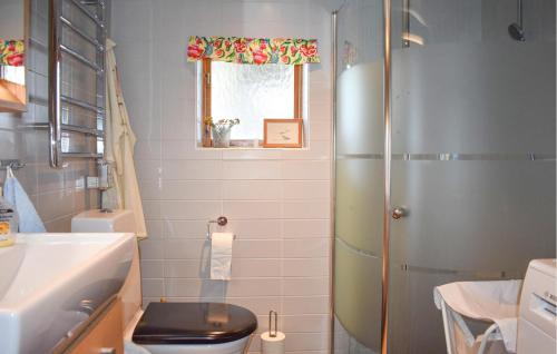 Bathroom, 2 Bedroom Stunning Home In Simrishamn in Gladsax