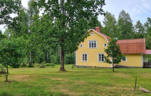 . 3 Bedroom Stunning Home In Tingsryd
