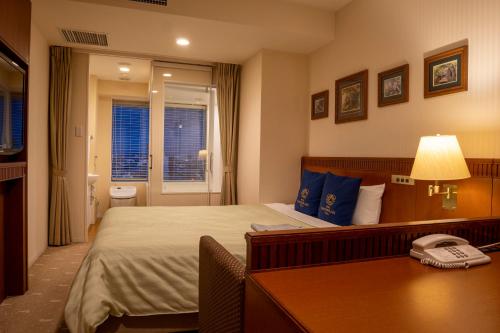room detail thumbnail 1