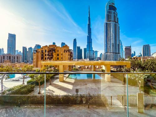 Spectacular Burj Khalifa View, 2BR Luxury Apartment by SBH, Dubaj