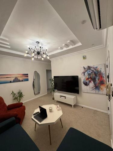 Razz House - Modern 2BR Apartment in Al Salamah, Jeddah, Gedda