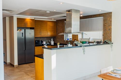 Stunning 4BR Jumeira Park Villa Dubai 