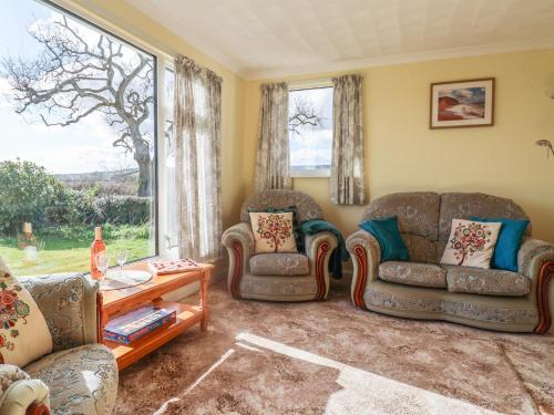 Exterior view, Broadstones in Broadwindsor