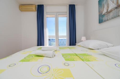 One-Bedroom Apartment with Sea View