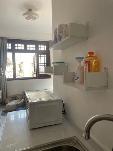 One-Bedroom Apartment image 6
