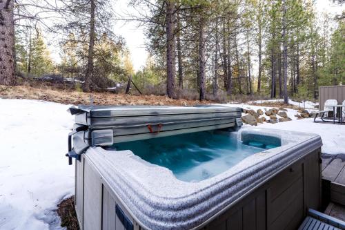 Rest & Relaxation on Red Fir, Sunriver (photo 2)