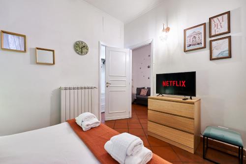 One-Bedroom Apartment image 9