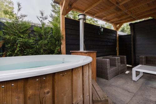 Luxe Chalet Veluwe Sauna en Hottub in Apeldoorn