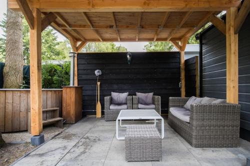 Luxe Chalet Veluwe Sauna en Hottub in Apeldoorn
