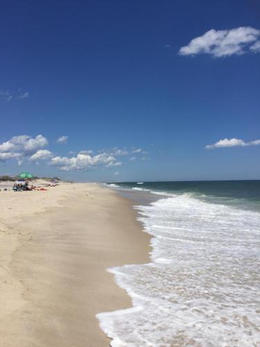 Strand, Bellport Village Gem in North Bellport (NY)