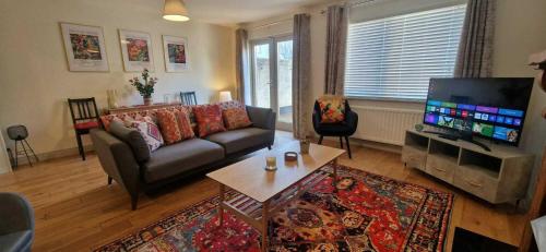 Refurbed Modern & Stylish 3BD - Garden Pets OK