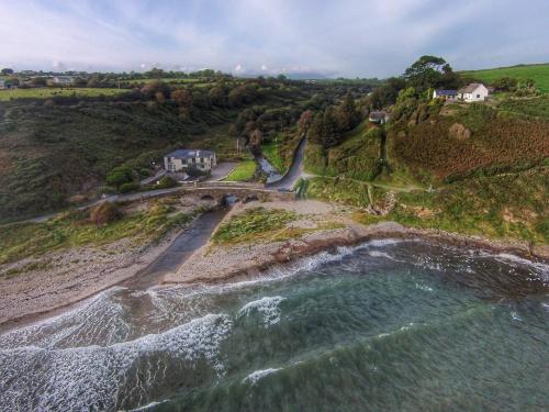 The Cowshed Cottage on The Greenway in Island